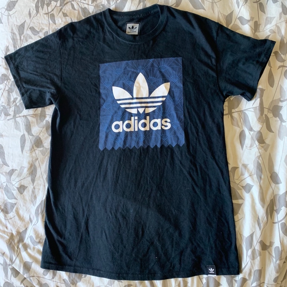 ADIDAS ORIGINAL GRAPHIC TEE ‼️‼️